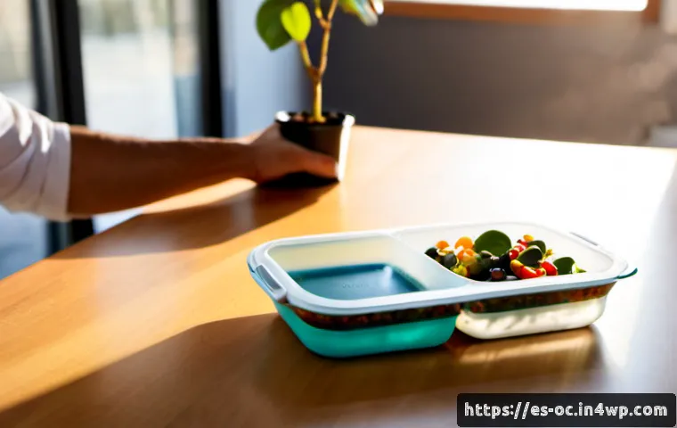 대체 플라스틱 소재의 디자인 혁신 - Photorealistic product design studio in Barcelona, close-up of a sleek reusable food container and c...